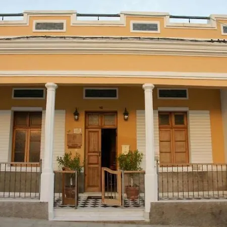 Sleeps 2 Pool Wifi Ариа